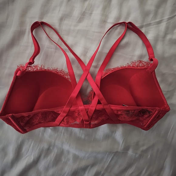 Victoria's Secret Bombshell Bra - Picture 2 of 5